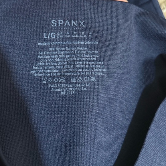 SPANX Look at Me Now Seamless Leggings RN112121 in navy Blue - Picture 5 of 5